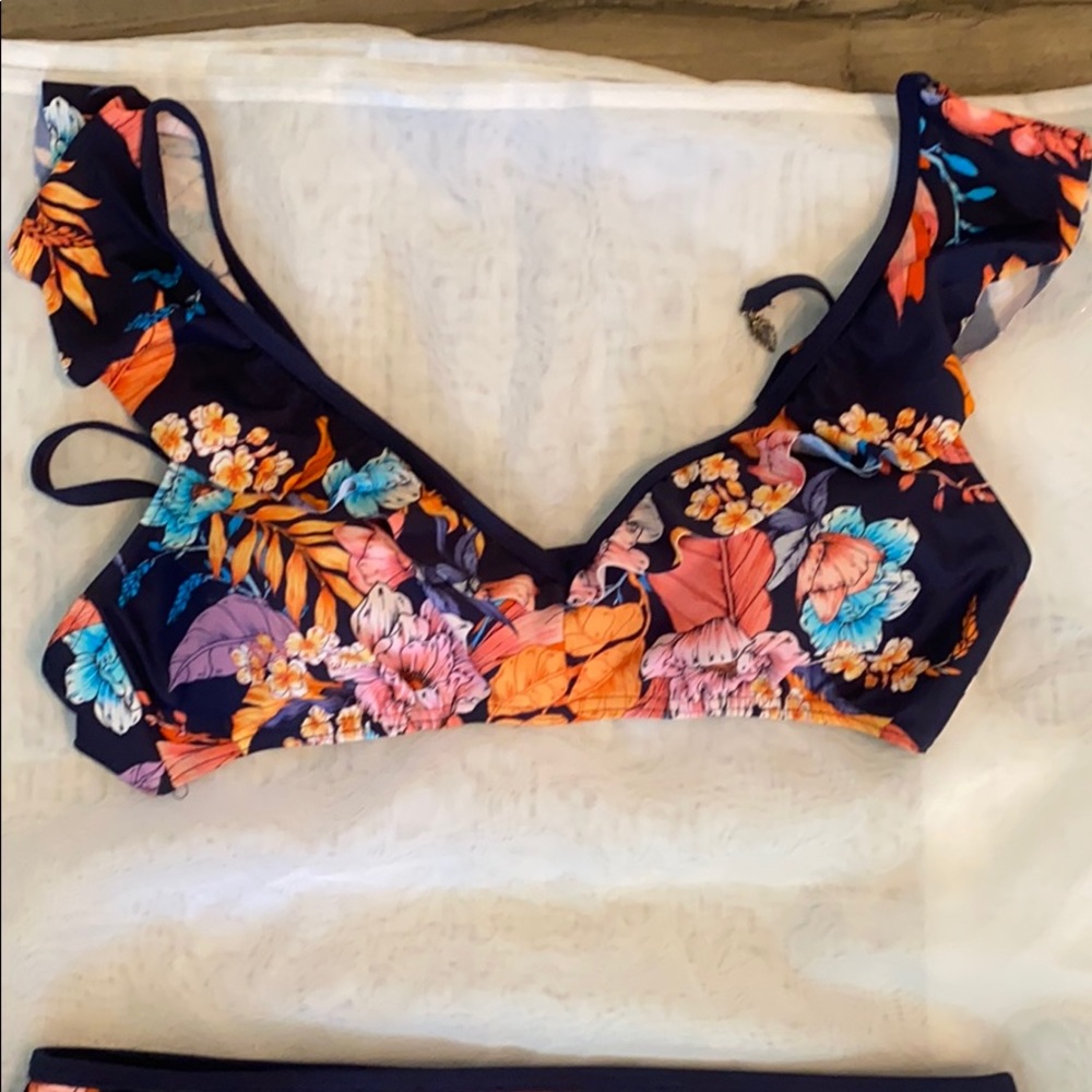 Heat Bikini Set - Picture 2 of 8